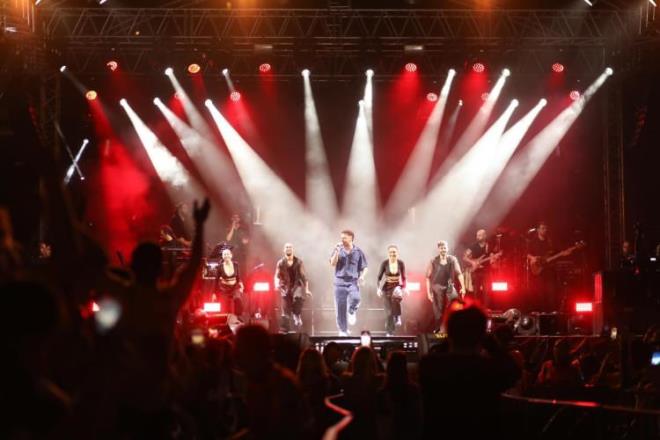 EN OK KONSER ANTALYA'DA    Kurban Bayram'nda Kemer ilesinde Gynk'teki otellerde Serdar Orta, Melek Mosso ve Berkay, Tekirova'daki otellerde Ferhat Ger, Gkhan Tepe, Ouzhan Ko, Ayta Szeri, Derya Ulu, Kiri'teki otellerde Cinema Scoppa, Malambo, Inna, Dolls by Rapid ve Pop Corn Circus, amyuva'daki otellerde ise Burcu Gne, Ece Sekin ve Erkan Gleryz konserleri var.