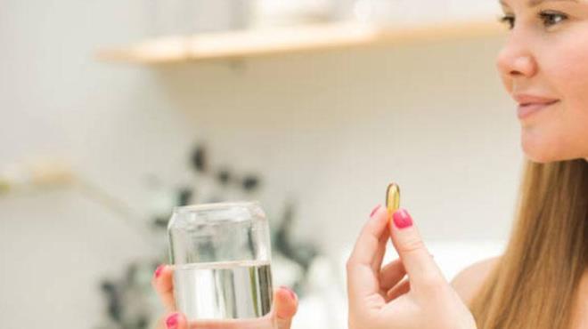 Uzmanlar, belirtilen 4 grubun D vitamini takviyesini depo olarak almak yerine gnlk dk doz formatnda kullanmas gerektiini vurguluyor.