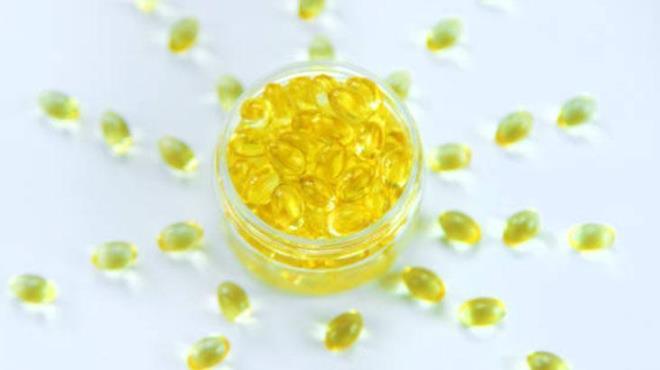 D vitamini takviyesi dier vitaminlerle birlikte alnmal mdr?<p>    Doktorlara gre bu konu hakknda daha fazla aratrmaya ihtiya olsa da genellikle farkl vitaminlerle alnmasnda bir saknca bulunmuyor. zellikle osteoropoz ile ilgili almalarda veya dier rahatszlklardaki aratrmalarda D vitamini ve kalsiyum takviyeleri birlikte alnyor.