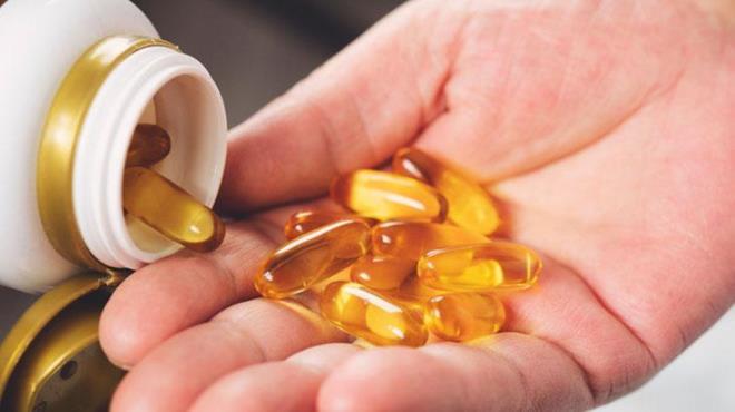 Yaplan yeni aratrmalar sonucunda D vitamini seviyeleri ile eitli rahatszlklar arasnda baz ilikiler olduu belirtildi. Kanserden metabolik hastalklara, diyabet ve daha birok rahatszlk ile ilikilendirilen D vitamini, salmz iin byk nem tayor. Ancak faydal olduu iin birok kii vcutta oluan problemleri gz ard ederek takviye halinde kullanabiliyor. te gncel bilgilere gre vitamin takviyesi almas gereken gruplar.