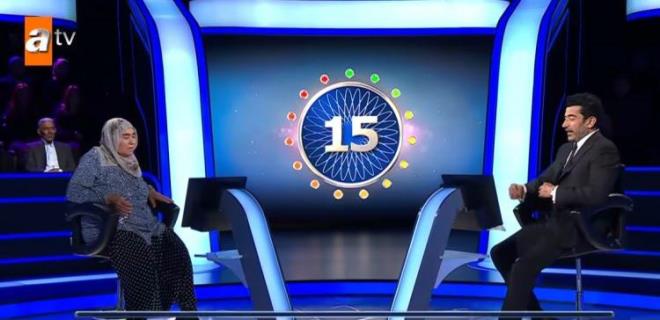 2. BARAJ SORUSUNU ATI    50 bin lira deerindeki 2. baraj sorusuna kadar ulaan Meneke Koyuncu, "'lahi Komedya' adl klasik eserin yazar kimdir?" sorosuyla karlat.