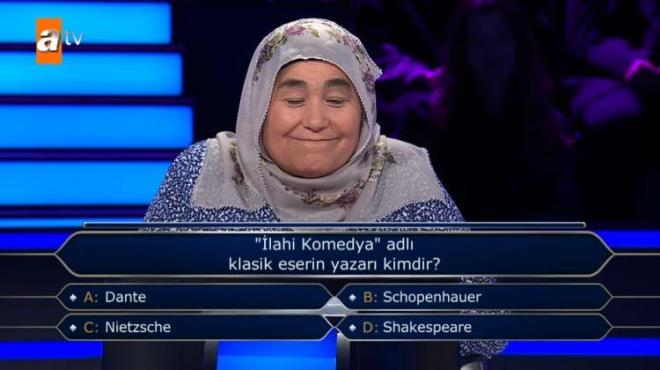 Sorunun doru cevabndan emin olmad iin yantlamak istemeyen Meneke Teyze yarmadan ekildi ve 30 bin lira dln sahibi oldu.