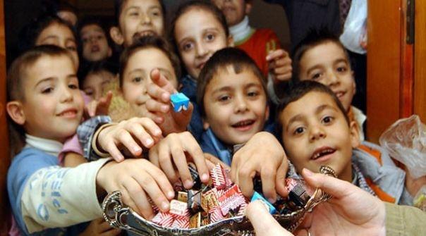 PEYGAMBERMZ (SAV) ZAMANINDA OCUKLARLA BAYRAM NASIL GEERD?    ocuklar hayatn iindeydiler. Bayram namaznda mescitte kouur, bayramn neesi olurlard. Gnmzde sanyorum en ok bunu kaybettik.