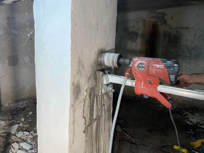 8 YILDIR KENTSEL DNM BEKLYORLAR    Yaklak 8 yldr binay kentsel dnme sokmaya altklarn anlatan sitenin Kentsel Dnm Komisyonu Bakan Resul Sayn, ?Dou Sitesi olarak kentsel dnm komisyonu kurduk, 8 yldr mcadele veriyoruz. Bu binalarn durumu gerekten ok kt. Burada bize oran verilmedii iin arkadalardan herkesten imza almaya altk. Yaklak 1.5 yldr buradaki kat maliklerin hepsi, binalarn kentsel dnme girip yklmasna razdr. Mteahhit firmalarla gryoruz ama bize verilen metrekare emsalinin dk olmasndan dolay, 37 metrekare veriliyor, buna da mteahhitler girmiyor. Bu yzden burann yapm kilitleniyor. uanda belediye ile grmeler sryor. 162 hak sahibinin tam anlamyla hakkn almas iin tamamn kentsel dnme sokmaya alyoruz. Bugn belediyeden sa olsunlar geldiler. Karot alnyor ve boaltlacak fakat belediyeden bizim ricamz, buraya metrekare verilmesi.? diye konutu