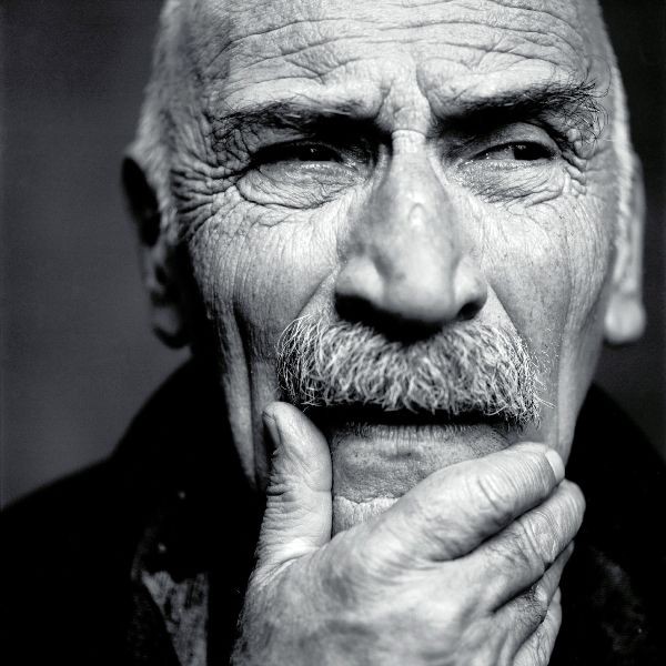 Ayn yl BBC'nin Hayat (Life) belgeselini seslendirdi.