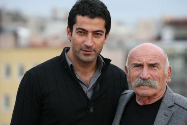 niversitede ksa bir sre hukuk fakltesinde, daha sonra ise filoloji, felsefe, psikoloji ve sanat tarihi blmlerinde okudu; ancak hibirinden mezun olmad.