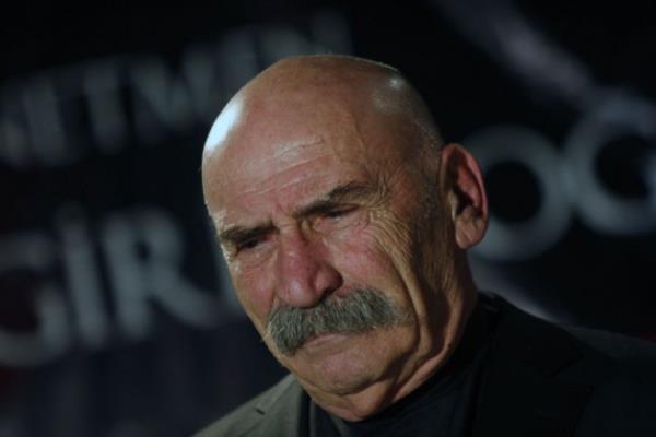 lk kez 1959 ylnda Dormen Tiyatrosu'nda oyunculua balam olan sanat, sinema filmlerinde rol ald.