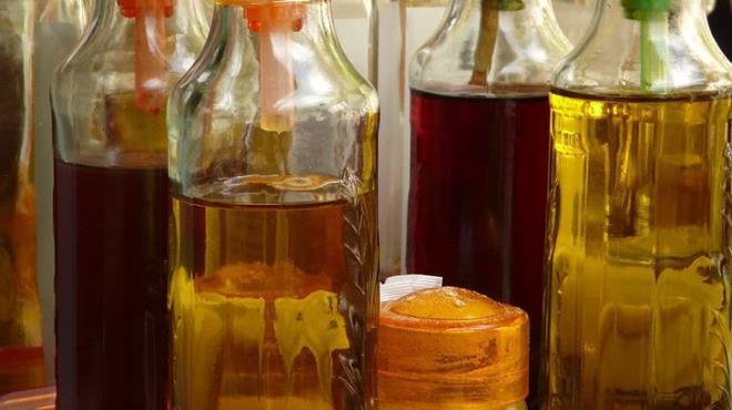 Elma sirkesinin tokluk hissini artrarak kilo verme srecine destek olduu da biliniyor. Cilt saln artran kuruluk ve egzamay tedavi eden sirkenin bilinen en belirgin etkileri bunlar.