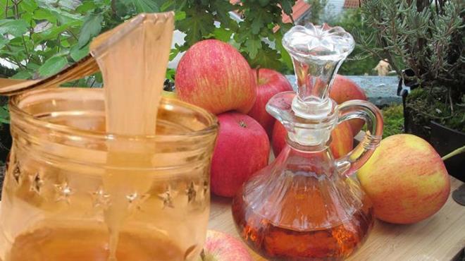 Elma sirkesi (ACV), maya iinde fermente edilen ve ekeri etanole dntren ezilmi elma suyundan oluur. Belirli aamalardan geen elma sirkesi ikiye ayrlr. Filtrelenmi veya filtresiz.