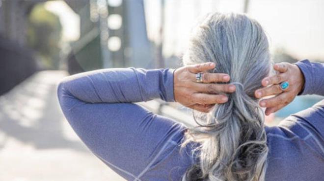 ryen veya arta kalan domatesleri pe atmak yerine salarnz iin kullanabilirsiniz. zellikle C ve E vitamini bulunduran domates, kkteki hcrelerin yenilenmesi iin gerekli. Salarnzda etkili olmayan kozmetik rnler yerine doal yiyecekleri tercih edebilirsiniz.