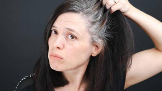 Tamamen karan domates krn yal ve kirli olan salara uygulayp sa band takabilirsiniz. 30 dakika beklettikten sonra lk su kullanarak durulamalsnz. Bu yntemi haftada bir defa uygulayabilirsiniz.