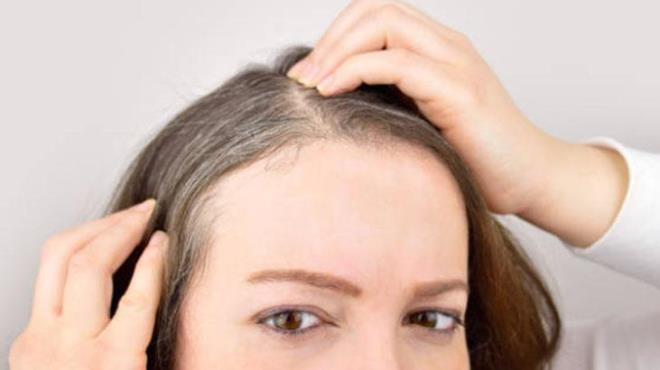 rk domates kullanarak beyaz salarnza kar harika bir kr elde edebilirsiniz. rk olmas, ilevini tamamen yitirdii anlamna gelmiyor. Bu meyve sa kklerinin glenmesine yardmc oluyor.