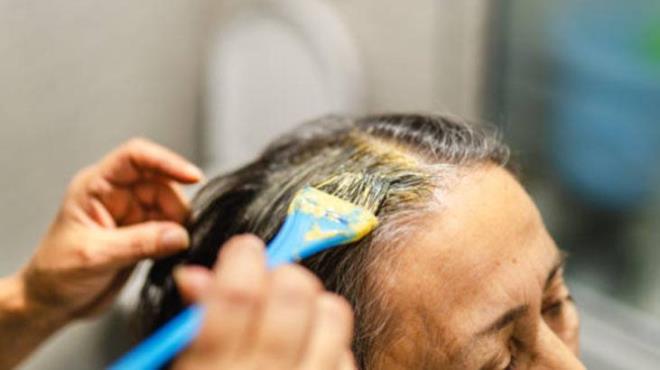 Beyaz salara neden olan kklerin says bu ekilde azalabilir. Domates sayesinde pigment yenilenmesi gerekleir ve salar koyulamaya balayabilir. Bu nedenle rk domatesleri bu ekilde deerlendirebilirsiniz.