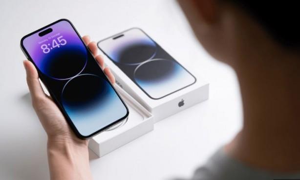 Raporlar, iOS 18?in baz cihazlarn maksimum batarya kapasitesini yeniden kalibre edebileceini ne sryor. Ayarlar - Pil - Pil Sal altnda bulunan Maksimum Kapasite, cihazn yeni olduu zamana gre pil kapasitesinin ls. Bu kapasite dtke cihaz daha sk aralklarla arj etmek gerekiyor.