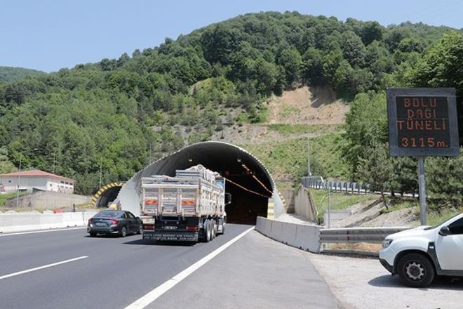 Kamyon, ekici ve tanker cinsi tatlarn ncelikle ana arterler haricindeki gzergahlarda, zorunluluk halinde ise ana arterler zerinde en az sreyle bulunacak ekilde istisnai olarak seyirlerine izin verilecei bildirildi.