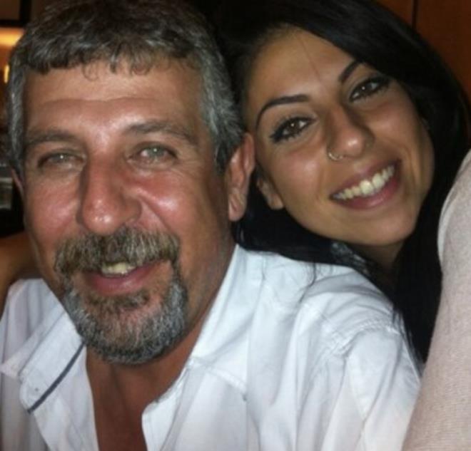 Yalova Cumhuriyet Basavclnn balatt soruturma kapsamnda bu ilin yan sra Adana, stanbul ve Ktahya ile Aydn'n Kuadas ilesinde "devre mlk tatili" adyla binlerce kiiyi madur ettikleri ne srlen phelilerin emniyetteki ilemleri tamamland. Zanllar, Yalova Eitim ve Aratrma Hastanesi'ndeki salk kontrollerinin ardndan Yalova Adliyesi'ne getirildi.