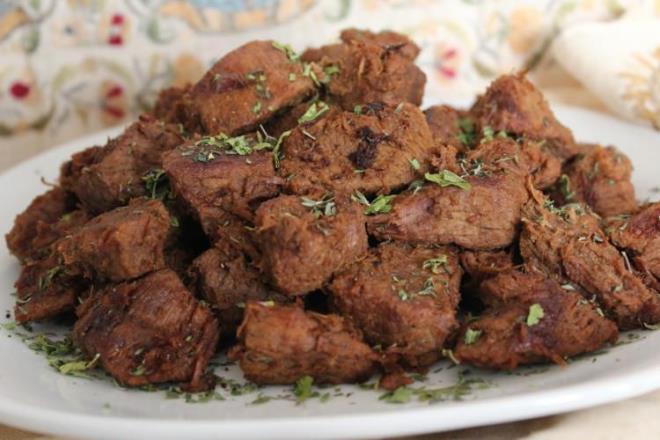 Milyonlarca insann sabrszlkla bekledii kurban bayram geldi. Kesilen kurbanlarn ardndan ilk piirilen kavurmalar mis gibi mutfaklar sard. Tarihin ilk alarndan beri kurban bayram kahvaltlarnda yer alan kavurmay nesilden nesile aktarmak ve doru yntemini retmek iin biz yaz hazrladk. En leziz kavurma nasl yaplr? Kavurma yapmann pf noktalar nelerdir? Daha birok detay ieriimizde ayrntl bulabilirsiniz.