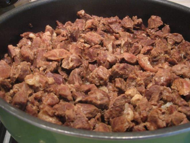 Bylece 80-90 dakika aralnda ar atete kendi suyunun lezzetiyle pimi ve yumuack bir kavurma hazrlayabilirsiniz.