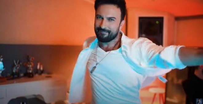 Megastarn uzun yllardr birlikte alt ve birlikte daha nce saysz hite imza att Ozan olakolu'nun drt arkda dzenlemesi bulunuyor. Ayrca albmde skender Payda, Ate Berker ngren, Murat Matthew Erdem, Tura Berkay zer, Mert Kemanc dzenlemeleri de bulunuyor.