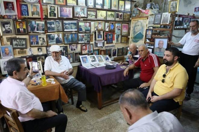 Kahvehane sakinlerinden uayip Snmez kendisinin lakabnn da Kozanl uayip olduunu ifade ederek, "Bizim burada herkesin bir lakab var. Burada lakap koyarken ailenin gemileri baz alnr" diye konutu.