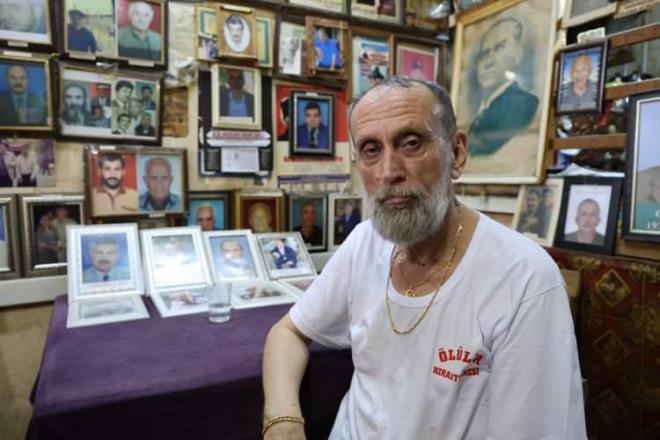 Kahvehanede iletmeci Nejat Karata, kahvehanenin "ller kahvehanesi" olarak bilindiini ifade etti.