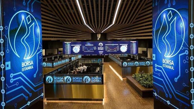 Kurban Bayram tatili devam ederken yatrmclarn gndeminde Borsa almalar var. Borsa stanbul'da hisse senedi alp satan yatrmclar, Kurban Bayram tarihlerinde borsann ak olup olmadn dair aratrmalarna, yeni hafta ile beraber hz verdi. Cumhurbakan Erdoan'n kararyla Kurban Bayram haftasnda 9 gn idari izin verilmesiyle memurlar ve kamu kurulularnn tatil tarihleri belli olmutu. te, Borsa stanbul al tarihi...