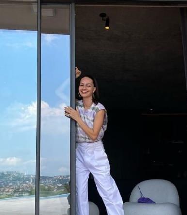 ZEL YALITIM SSTEM    Yry bandndan arla kadar birok spor aletine burada yer veren Yasemin ile zzet zilhan, spor salonlarn kum torbalaryla da donatmt.