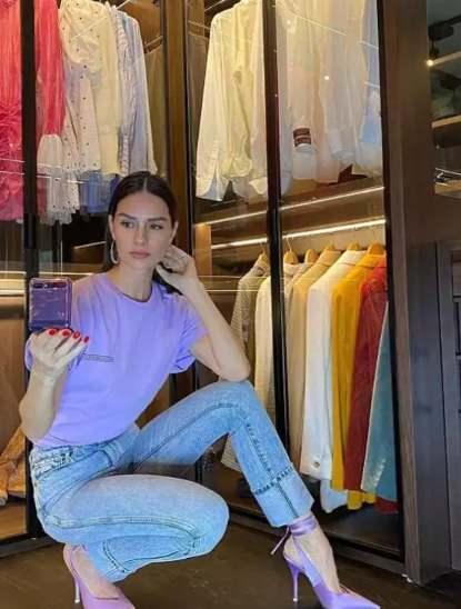 Sosyetenin en fit isimlerinden Yasemin zilhan, Boaz manzaral sper lks villasnn alt katn, 500 bin lira deyerek spor salonuna evirmiti.