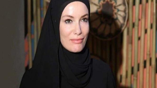 Getiimiz gnlerde nl belgesel sunucusu Reshad Strik nikah masasna oturan Gamze zelik balay yerine Tanzanya'ya gitti.