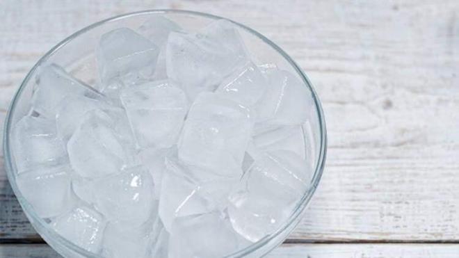 3- Kendi klimanz kendiniz yapn    Scak yaz gnlerindeserinlemenin yollarndan biri de evde bulunan vantilatrn iine bir kase buz koymaktr.