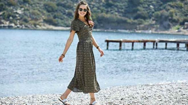 6- Hafif be bol giysiler tercih edin    Yaz gnlerinde scak havalardan fazla etkilenmemek iin hafif tiril tiril kyafetler tercih edebilirsiniz. zellikle tene yapmayan elbiseler semeye zen gsterin.