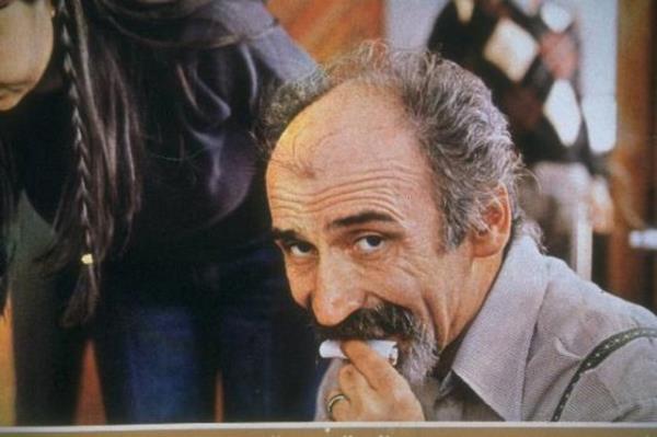 2010 Yaz dneminde zel bir televizyon kanalnda Tuncel Kurtiz ve Dostlar adl bir program yapmt.