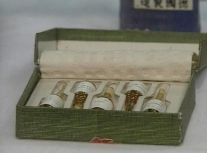 Hayatnda ilk kez o zaman ceset grdn syleyen Shimiz gzyalarn tutmadn, "Beni oraya gtrme sebepleri, 'ktk' dedikleri cesetleri grnce vereceim tepkiyi lmekti" diye konutu.     "Bana ne yaptracaklar?" diye dndn syleyen adam ksa sre sonra diseksiyon* eitimi aldn fark etti.