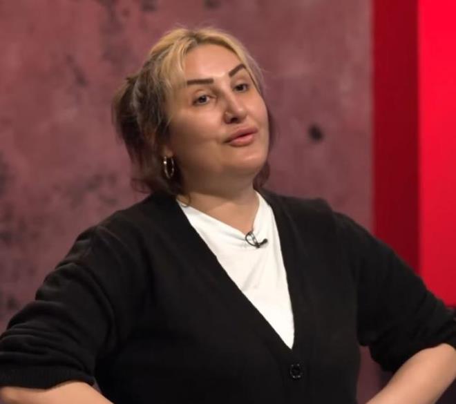 Somer Sivriolu'nun Instagram paylamlaryla ilgili yorumda bulunan yarmac, "Siz hi ocuklarnzla paylam yapmyorsunuz" dedi. Kz Derin'in fotoraf ekilmeyi istemediini belirten Sivriolu, o sebeple paylamda bulunmadn syledi.