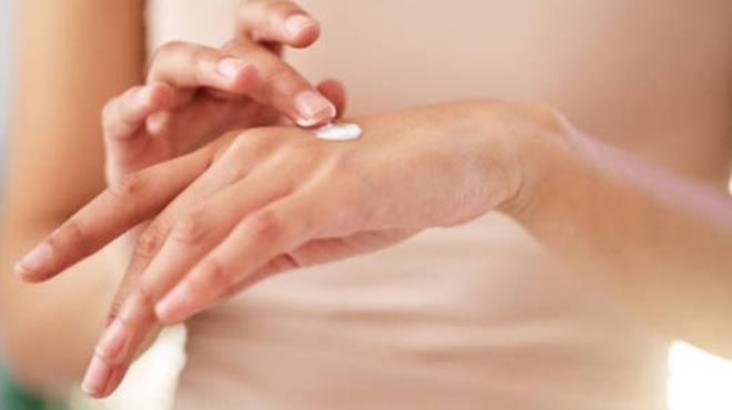 Gne  ultraviyole radyasyon barndrr. Bu spektrumda ise iki ana ultraviyole n tr bulunuyor: UVA ve UVB. Bu nlara fazla maruz kalmak ise birok cilt rahatszln beraberinde getirebiliyor.