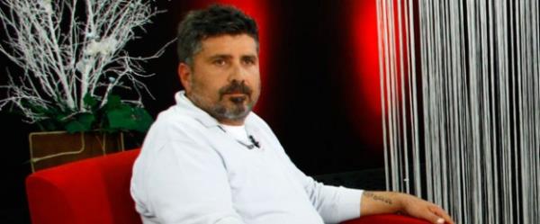 <p><b>MER FARUK SORAK</b></p>  'Yalnzln huzur veren bysnden midir nedir, bazen meyhane tuvaleti bile, masasndan daha iyi geliyor insana...' Tuncel Kurtiz