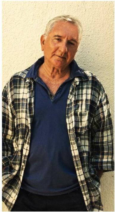 <p><b>AL POYRAZOLU</b></p>  Bildiim bir salk sorunu yoktu. Ama ya 77 bir eyler srpriz biimde kabilir. Her lm anidir, her lm erkendir. Bu durumlarda an anlattrlmas beni ok gerer ve rahatsz eder. Seyirciler hafzlarna sormal. Ondan neler rendim, bende brakt izgiler nelerdir. Onu skaladm m, skalamadm m diye izleyenler kendilerine sormal. Bence evet her lm erken bir lmdr ama lp gitmeden nce oyuncular, heykeltralar, ynetmenleri lmeden nce skaladm m, skalamadm m diye dnmeliyiz. Bamz saolsun.