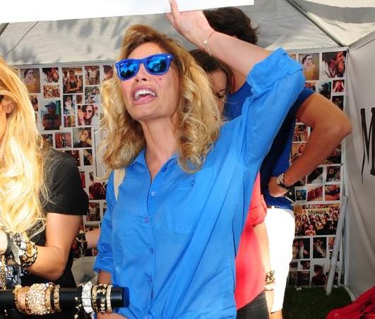 <p><b>SERAY SEVER</b></p>  Mbarek Cuma gn Tuncel Kurtiz stadmz kaybettik.. Allah rahmet eylesin, mekan Cennet olsun