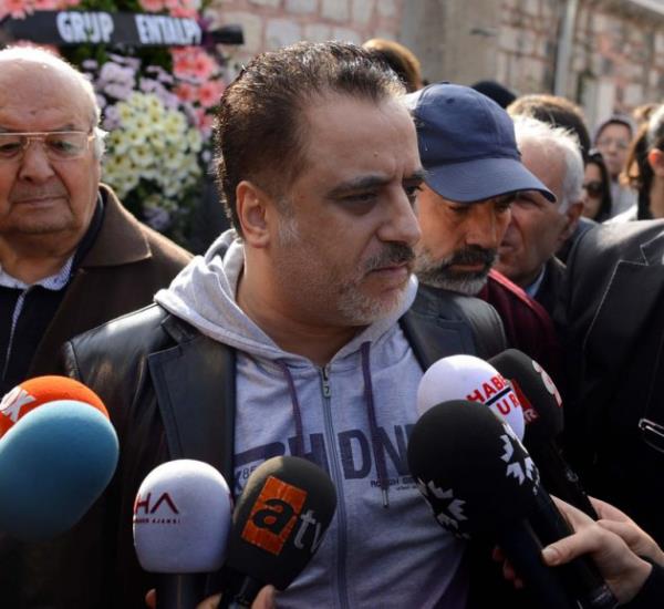 <p><b>Erol Kse</b></p>  Ah Tuncel Kurtiz ah , mubarek cuma gn nereye gtn , mekann cennet olsun Ramiz day .. Yeenlerin ykldk.