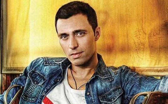 <p><b>MUSTAFA SANDAL</b></p>  Gule gule buyuk usta Tuncel Kurtiz. Seni hic unutmayacagiz Ramiz Dayi...