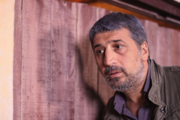 <p><b>CEM DAVRAN</b></p>  Szlerin kulamzda aabey, gle gle.