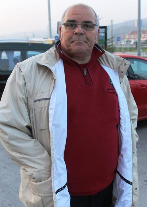 <p><b>RASM ZTEKN</b></p>  Tuncer abi benim konservatuarlarmdan birisiydi, o da gitti. ok konuacak bir durumumda yok. ok ey rendiim koca bir nard. ok kt oldum. Gzmn nnde sadece Tuncel abim var. Nur iinde yatsn.