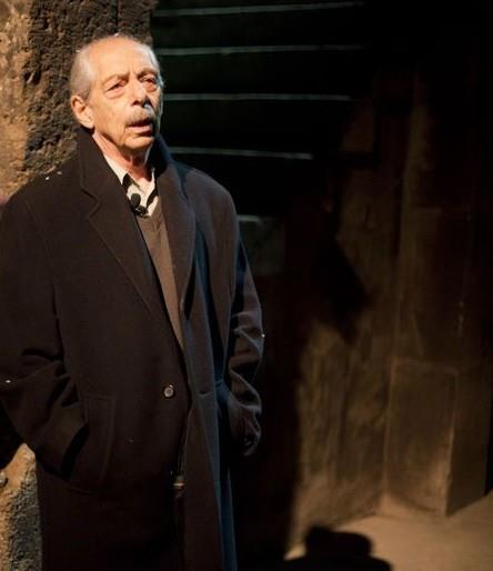 <p><b>GENCO ERKAL</b></p>  imdi rendim. Azm dilim tutuldu. Ne diyeceimi bilemiyorum. ok ok deerli bir arkadamd. Hem tiyatrocu hem sinemac olarak Trkiye?nin byk bir deeriydi. Uluslararas alanda da dller ald. ok byk bir kayp