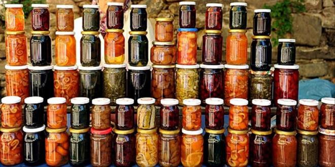 Yazn gelmesiyle evlerde klk konserve hazrlklar balad. Ancak uzmanlar en gl zehir olarak adlandrdklar ve konserve gdalarda oluabilen ldrc olabilecek ''botulinum'' bakterisine kar uyaryor.