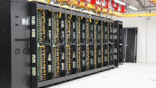 Matematiki ve bilim insan Ordinarys Prof. Dr. Cahit Arf'in ismini tayan ARF Sper Bilgisayar'nn tantm iin TBTAK'ta tren dzenlendi. Trene, Sanayi ve Teknoloji Bakan Mehmet Fatih Kacr da katld.