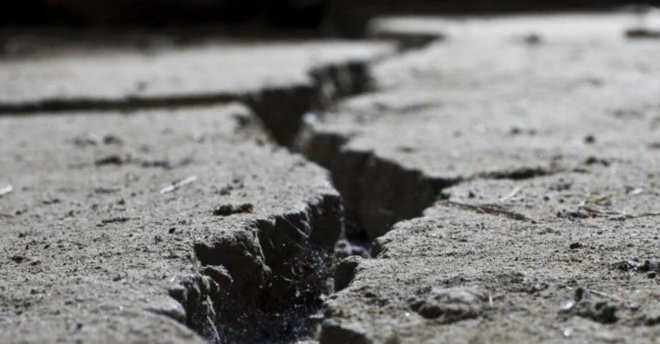 Zemin ve kolonlarnda atlama krlma olan binalarn acilen belediye yetkililerine bildirilmeleri ise elzem konularn banda yer ald.