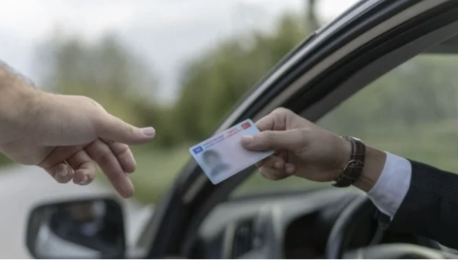 De�erli K���t Bedeli? Vergi Tahsil Yetkisi Verilen Banka Hesaplar�na 990,00 TL, ?A, A1, A2, F? s�n�flar� i�in (Engelli "A" Sertifikalar� da Dahil) Har� �creti Vergi Tahsil Yetkisi Verilen Banka Hesaplar�na 1.308,40 TL, ?B? s�n�f� i�in (Engelli "B" Sertifikalar� da Dahil) Har� �creti Vergi Tahsil Yetkisi Verilen Banka Hesaplar�na 3.945,40 TL, ?B1, BE, C1, C1E, C, CE, D1, D1E, D, DE, G, M? s�n�flar� i�in Har� �creti Vergi Tahsil Yetkisi Verilen Banka Hesaplar�na 6.583,50 TL �deme yap�lmas� gerekiyor.