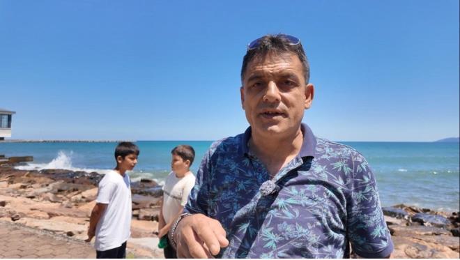 Hortumun meydana geldi�i anlarda Fatsa Motor �skelesi istikametinden kay���yla gelen bir bal�k��, hortumun gitti�i y�ne do�ru gitmekle kalmay�p, bir de geri d�n�p i�erisinden ge�ti. Bu s�rada bal�k�� kay���n�n salland��� ve i�erisindeki av malzemelerinin denize d��t��� g�r�ld�.