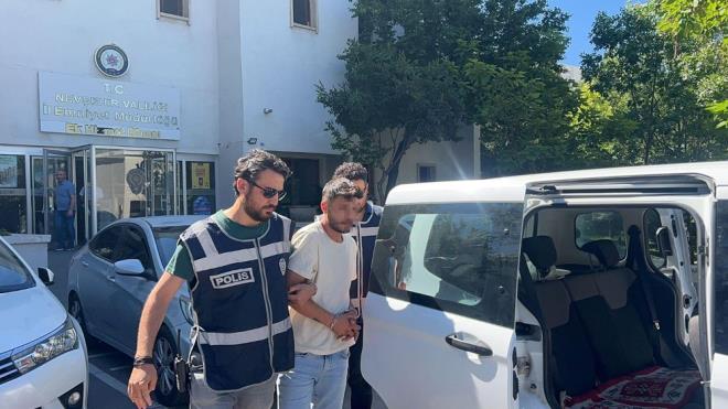 A.K.. ve annesi Y.. emniyetteki ilemlerinin ardndan adliyeye sevk edildi.