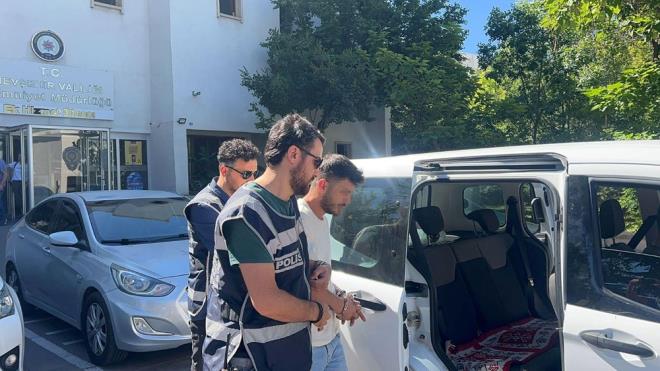 Bu kapsamda 2 pheli Mula?nn Fethiye ilesinde yakaland. Anne ve olu gzaltna alnarak, Nevehir Emniyet Mdrl?ne getirildi.